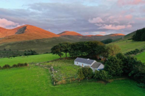 Thistle Thatch Cottage and Hot Tub - Mourne Mountains